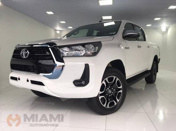 TOYOTA HILUX 2.8 D-4D TURBO DIESEL CD SRV 4X4 AUTOMÁTICO